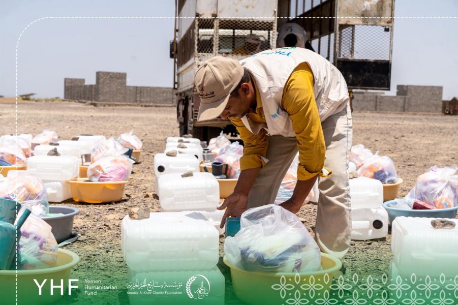 توزيع حقائب النظافة الأساسية في مخيمات النازحين بمحافظة لحج