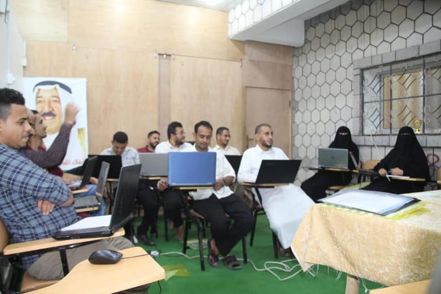 Yanabia Al-Khair holds a training course for employees in the advanced Excel program