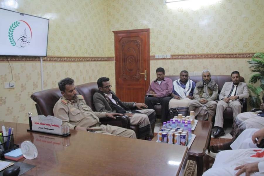 The Governor of Abyan meets with the management of Yanabia Al-Khair Charity Foundation