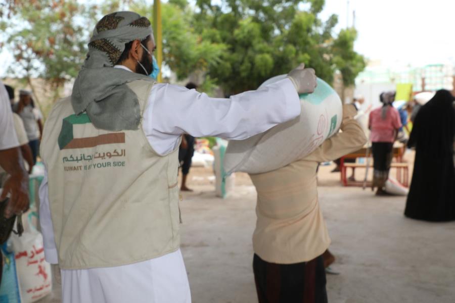 The Kuwait Relief Society launches the distribution of 5,000 food baskets in the of Lahj, Taiz and Marib governorates